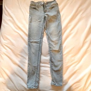 Levi’s 710 Super Skinny Light Wash Jeans Size 26